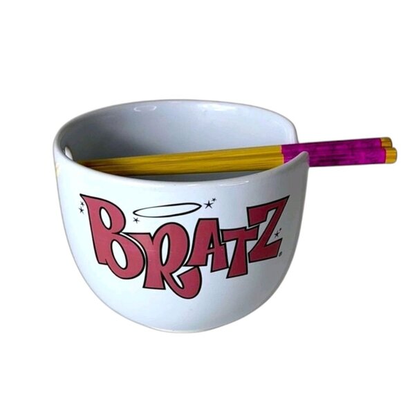 Silver Buffalo Bratz Characters and Logo Ceramic Ramen Bowl with Chopsticks - Picture 1 of 3